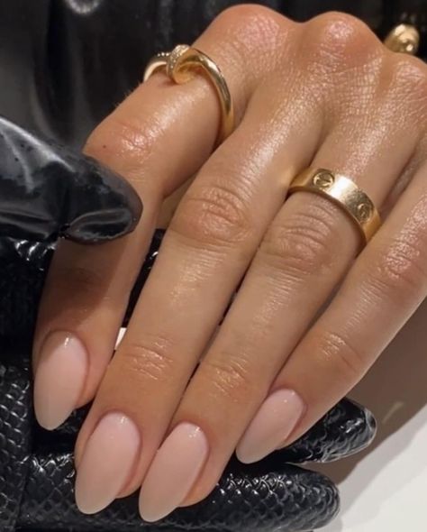 Neutral Nails Bridesmaid, Feminine Nail Colors, Corporate Nails Simple, Soft Fall Nails, Nails For Trip, Business Nails Classy, Simple Neutral Nails, Office Nails Classy, Corporate Nails