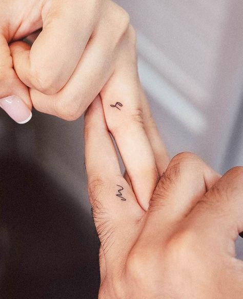 61 Non-cliché Small Tattoos For Couple - Our Mindful Life Small Best Friend Tattoos, Finger Tattoos For Couples, Small Star Tattoos, Promise Tattoo, Matching Friend Tattoos, Small Matching Tattoos, Unique Small Tattoo, Matching Best Friend Tattoos, Small Couple Tattoos