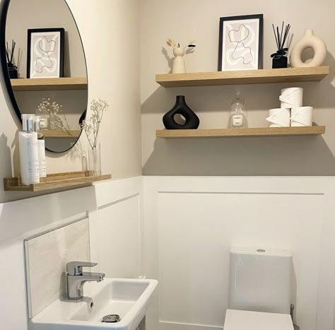 Small Wc Ideas Downstairs Loo, Small Toilet Decor, Wc Ideas, Small Downstairs Toilet, Small Bathroom Inspiration, Toilet Room Decor, Bathroom Paneling, Small Toilet Room, Bathroom Shelf Decor