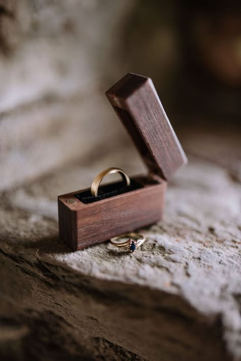 Ring Box Wrapping Ideas, Cool Ring Boxes, Ring Box Wood, Wooden Ring Box Wedding, خواتم خطوبة, Wooden Box Designs, Jewelry Box Design, Ring Box Wedding, Wood Ring Box