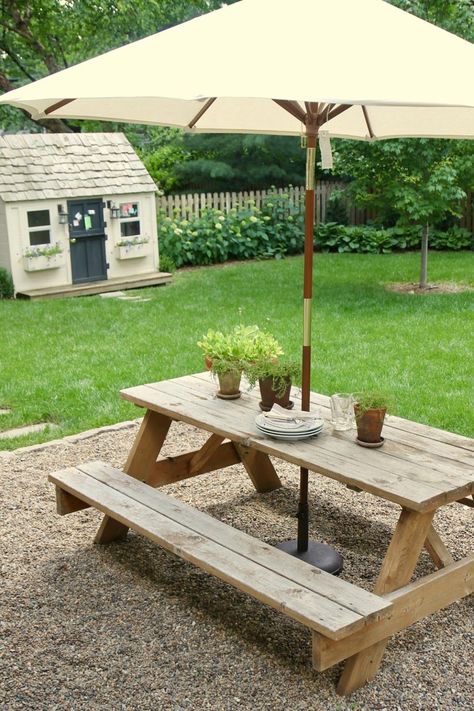 Meja Outdoor, Garden Table Plans, Picnic Table Makeover, Build A Picnic Table, Outdoor Picnic Table, Picnic Table With Umbrella, Grilled Steaks, Diy Picnic Table, Picnic Table Plans