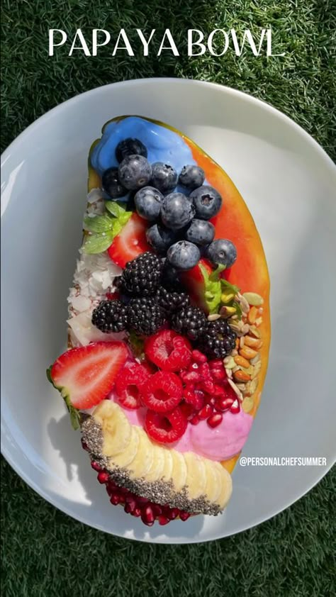 Papaya Bowl, Yogurt Chia Seeds, Tropical Breakfast, Healthy Breakfast Idea, Scoop Top, Tropical Food, Drink Recipe Book, Healthy Food Dishes, Healthy Food Motivation