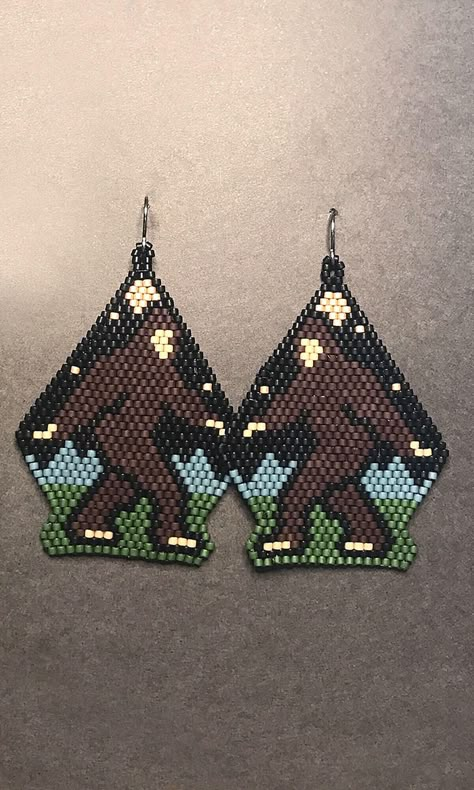 Design Idea PM3N Diy Seed Bead Earrings, Seed Bead Jewelry Patterns, Stitch Earrings, Native Beading Patterns, Bead Loom Designs, Beadwork Designs, Beaded Earrings Diy, Native Beadwork, Brick Stitch Earrings