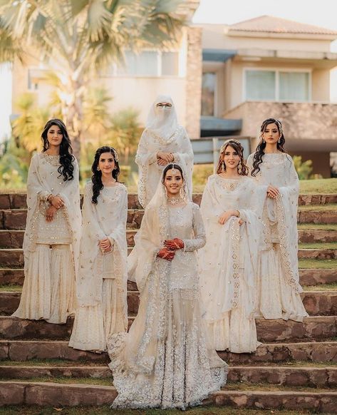 White Gown Bridesmaid, Nikkah Bridesmaid Outfit, White Bridal Outfits, Nikkah Dress For Sisters, White Nikkah Outfit, Nikkah Outfit Pakistani Bridal, Nikkah Dress Pakistani, Pakistani Bridesmaids Outfits, Nikah Dress Pakistani