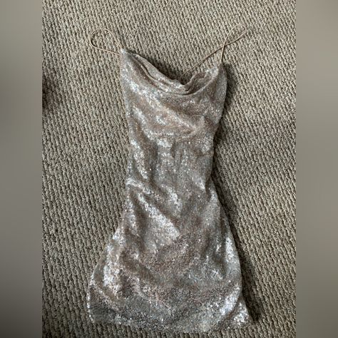 Sparkly Dress From Windsor. Never Worn Silver Sparkly Mini Dress, Formal Silver Dress, Short Sparkly Dresses, Diamond Birthday, Silver Dresses, Sparkly Mini Dress, Hoco Dresses Tight, Dance Stuff, Silver Shorts