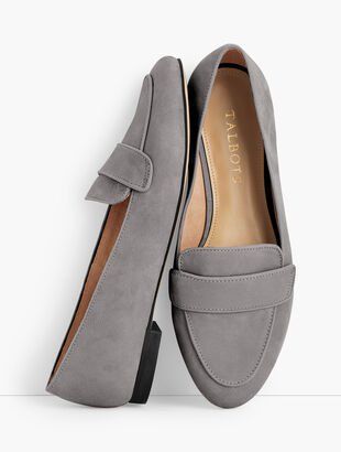 Kendall Gray, Thea Sisters, Corporate Attire Women, Linen Looks, Trainers Girls, Grey Loafers, Petite Business Casual, Comfortable Loafers, Women Loafers