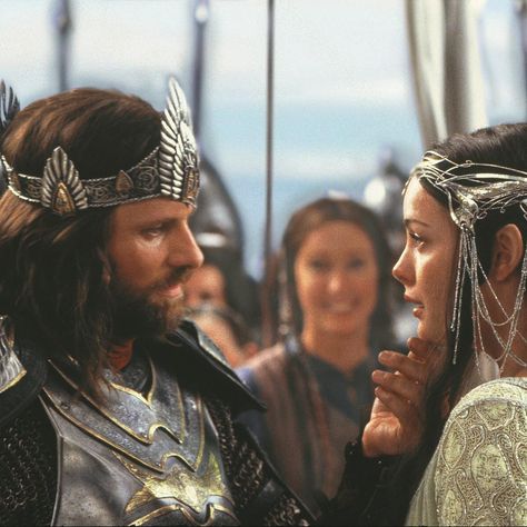 • Aragorn and Arwen in ‘The Lord of the Ring Lord Of The Rings Aesthetic, Rings Quotes, Aragorn Lotr, Lord Of The Rings Movie, Aragorn And Arwen, The Return Of The King, It Pennywise, Tolkien Books, The Two Towers