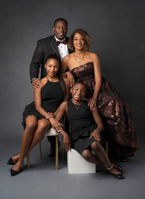 Black Family Formal Photoshoot, Diy Family Portraits Ideas, Family Photo Portraits, Family 4 Poses, Black Family Studio Photoshoot, Family Studio Photoshoot Poses, African American Family Photoshoot Ideas, Glam Family Photoshoot Studio, All Black Family Photoshoot