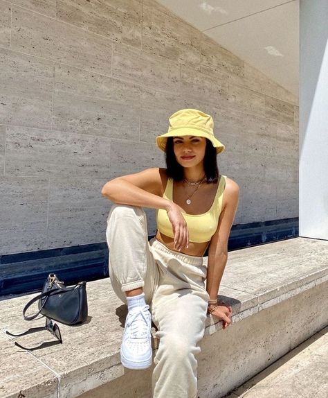 Yellow Hat, Bucket Hats, Insta Inspo, Pic Ideas, Photo Inspo, Fashion Inspo Outfits, Bucket Hat, Photo Ideas, Summer Outfits