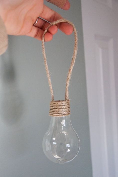 Diy Light Bulb Crafts, Light Bulb Vase, Diy Light Bulb, Light Bulb Crafts, Bulb Vase, Deco Nature, Diy Plant Hanger, Rope Crafts, House Plants Decor