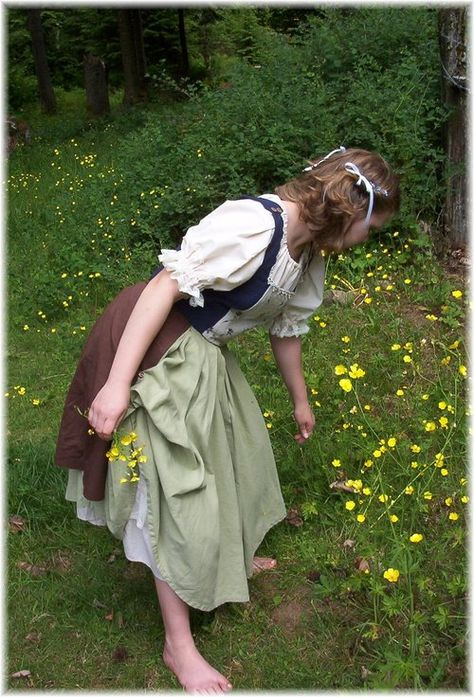 Hobbit Girl Aesthetic, Hobbit Outfit Female, Hobbit Aesthetic Clothes, Hobbitcore Outfits, Female Hobbit, Hobbit Outfit, Earth Outfits, Hobbit Dress, Hobbit Fashion