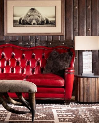 All Posts • Instagram Red Leather Couch, Western Living Room Furniture, Red Leather Couches, Western Style Decor, Adobe Interior, Chesterfield Leather Sofa, Red Leather Sofa, Mood Board Living Room, Tufted Leather Sofa