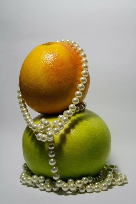 An orange sitting on top of a pile of pearls photo – Free Fruit Image on Unsplash Photoshoot Ideas Pearls, Orange Jewelry Aesthetic, Pearl Product Photography, Fruit Jewelry Photography, Jewelry And Fruits Photography, Jewelry Still Life Photography, Pearl Necklace Photoshoot, Pearl Editorial Fashion Photography, Pearls Aesthetic