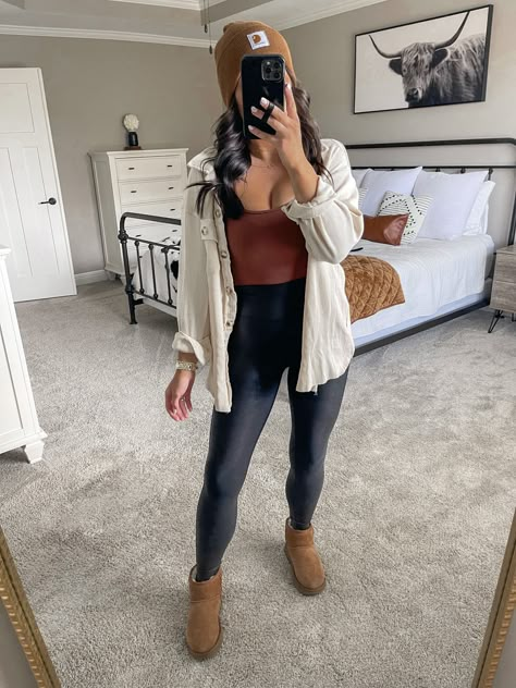 Womens Best Leggings Outfit, Seminar Outfit Casual, Early Fall Date Outfits, Temu Fall Outfits, Women’s Comfy Outfit, Fall Winter Outfits Comfy, February Outfit Ideas Winter, Fall And Winter Outfits Aesthetic, Womans Winter Outfits