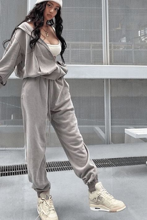 Tracksuit Bottoms Outfit Women, Grey Track Suit Outfit Women, Tracksuit And Gilet Outfit, Tracksuit Gym Outfit, Tracksuit Set Aesthetic, Gray Jogger Outfits Women, Cute Track Suits, Gray Tracksuit Outfit, Grey Clothes Aesthetic