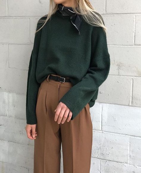 Looks Street Style, Brown Pants, Winter Trends, Work Week, Mode Inspo, Date Outfits, Look Vintage, 가을 패션, Green Sweater