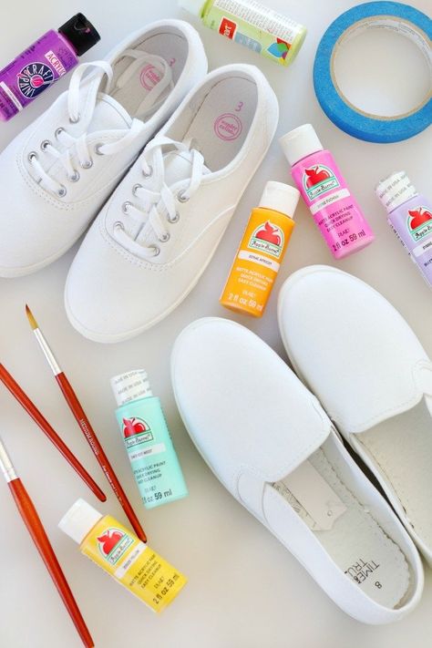 Paint Shoes Ideas, Hand Painted Shoes Ideas, Painted Shoes Ideas, Customized Canvas Shoes, Painted Keds, Canvas Shoes Diy, Sneaker Ideas, White Keds, Painted Shoes Diy