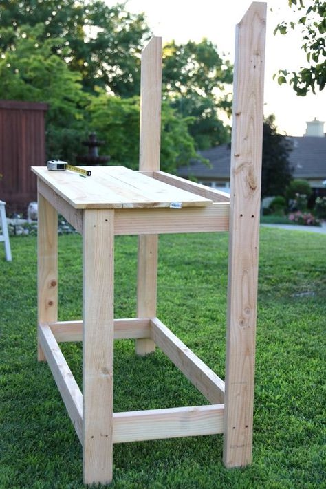 Potting Benches Diy, Potting Bench Ideas, Diy Potting Bench, Potting Bench Plans, Outdoor Potting Bench, Garden Bench Diy, Diy Crate, Dumping Ground, Potting Tables