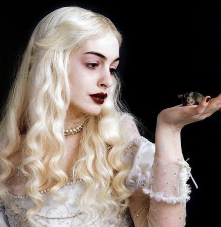 White Queen Costume, Queen Alice, Colleen Atwood, Alice In Wonderland Aesthetic, Alice In Wonderland Characters, Mia Wasikowska, Alice In Wonderland Costume, Disney Princess Movies, Wonderland Costumes