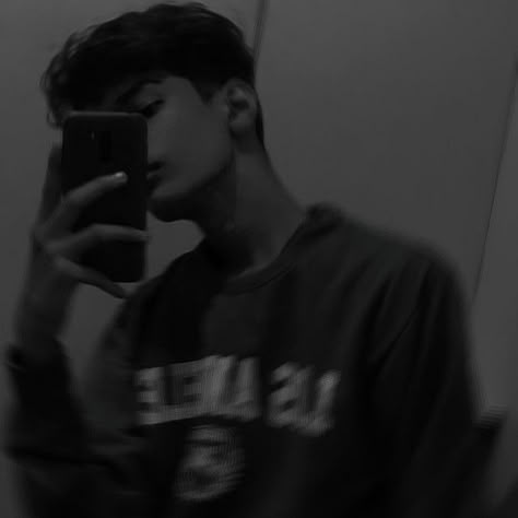 Black Poker Cards Wallpaper, Boy No Face Aesthetic, Boy No Face, Mirror Selfie Boy, Mirror Selfie Boy No Face Aesthetic, No Face Aesthetic, Selfie Boy, Blur Picture, Instagram Profile Pic