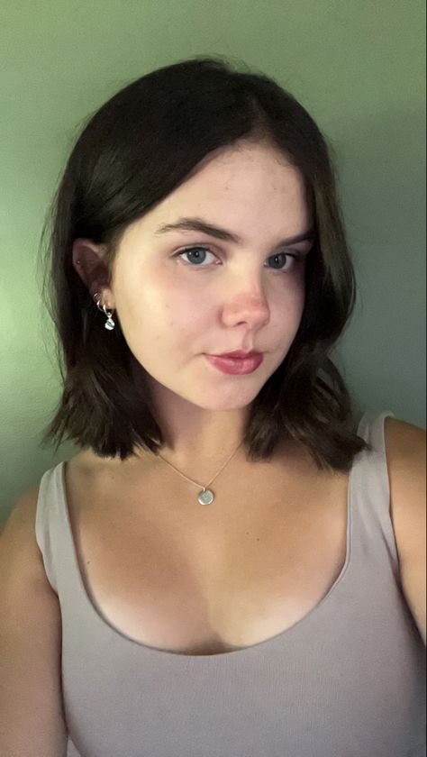 Shoulder Length Hair Above Shoulders, Short Brown Hair Shoulder Length, Cute Above Shoulder Length Haircuts, Cute Short Dark Hair, Short Brown Hair Above Shoulders, Short Dark Thick Hair, Mid Bob Straight Hair, Short Haircuts For Women Above Shoulder, Short Above The Shoulder Haircuts