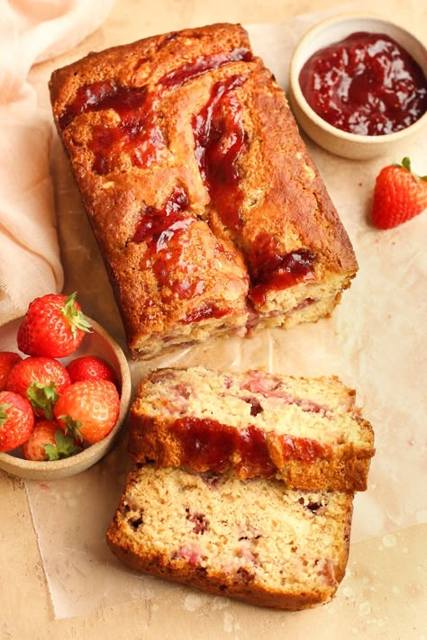 Strawberry Jam Cake – It's All Good Vegan Strawberry Jam Cake, Breakfast Dessert Ideas, Jam Cake Recipe, Comfort Food Meals, Jam Cake, Rectangular Cake, 4 Cake, Dairy Free Desserts, Square Cake Pans