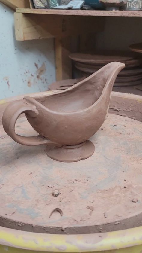 Here is a quick process video of how I make, what I like to call my hot fudge sauce boat aka gravy boat. It has been a long journey of… | Instagram Ceramic Vessel Shapes, Pottery Gravy Boat, Gravy Boat Pottery, Ceramic Gravy Boat, Pottery 101, Pottery Tankard, Ceramics Kitchen, Ceramic Pitchers, Hot Fudge Sauce