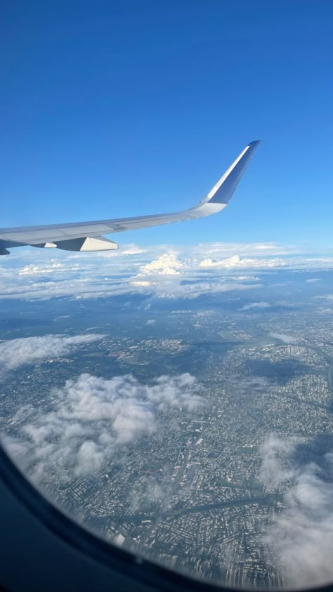 Flowers Garden Aesthetic, Aesthetic Istanbul, Plane Window View, Flight Airplane, Washington Dc Vacation, Plane Photos, Sea Clouds, Image Moto, Airport Pictures