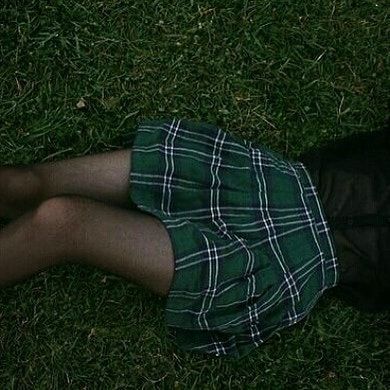 cute green skirt on cute green top. laying on the green grass just for the aesthetic. green aesthetic. Heather Duke, Slytherin Vibes, Pansy Parkinson, Hogwarts Aesthetic, Slytherin Aesthetic, Harry Potter Aesthetic, Academia Aesthetic, The Grass, Green Aesthetic