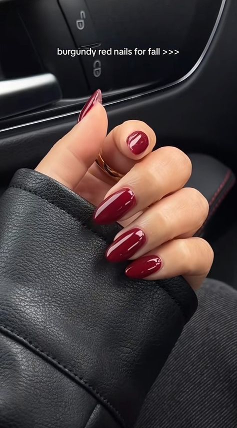 Winter Nails Wine Red, Wine Red Round Nails, Deep Maroon Nails Burgundy, Burgundy Christmas Nails Almond, Burgundy Glossy Nails, Cherry Wine Red Nails, Thanksgiving Red Nails, Deep Red Nails Christmas, Nail Inspo For Nyc