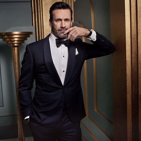 Jon Hamm at the 2017 Vanity Fair Oscar Party Portraits Ceo Portrait, Best Tv Shows To Watch, Tv Shows To Watch, Portrait Male, Mark Seliger, Fair Photography, Photography Men, Groom Photoshoot, Shows To Watch