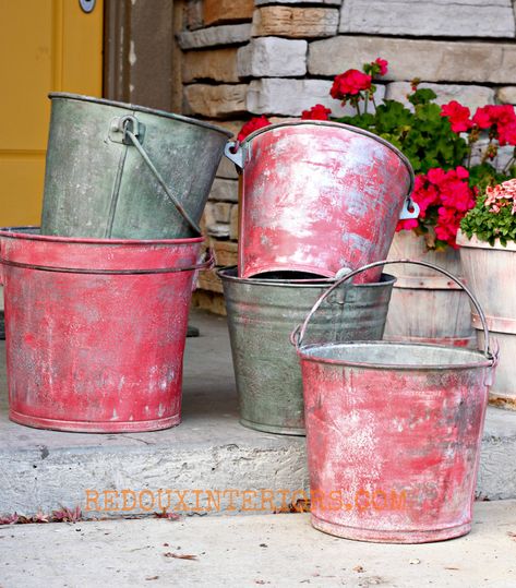 How to Paint Galvanized Buckets for the Holidays, or anytime with CeCe Caldwells paints. Redouxinteriors.com Painted Galvanized Buckets, Painted Buckets, Galvanized Decor, Message Center, Galvanized Buckets, Galvanized Tub, Christmas Message, Tub Ideas, Wash Tubs