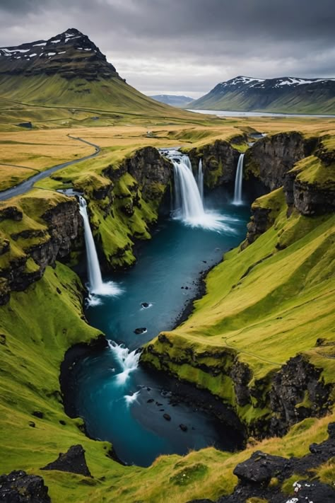 10 Must-Visit Places in Iceland for an Unforgettable Trip! Photos Of Iceland, Icelandic Aesthetic, Island Nature Aesthetic, Iceland Travel Aesthetic, Aesthetic Iceland, Iceland In May, Nature Iceland, Glacier Iceland, Solo Travel For Women