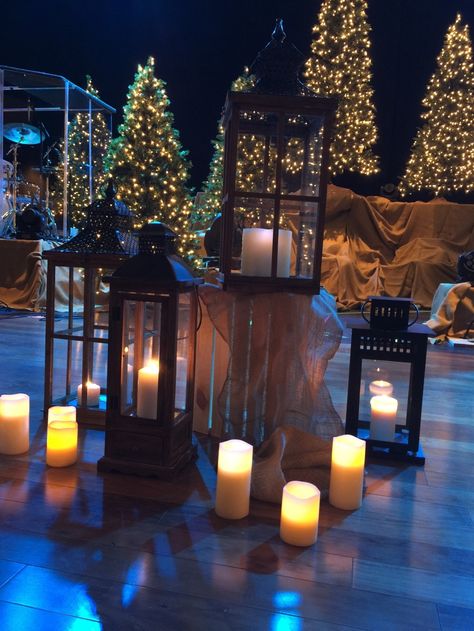 Lanterns-1 Christmas Worship Stage Ideas, Christmas Platform Ideas, Candle Light Stage Design, Modern Church Christmas Decor, Christmas Stage Ideas, Church Stage Christmas, Sanctuary Decor Church Stage Design, Christmas Stage Design Church, Church Christmas Decorations Lobby