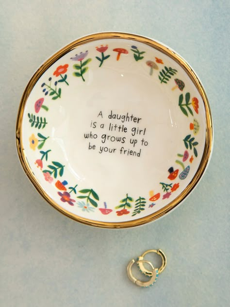 Sentimental Gifts For Best Friend Christmas, Small Gifts For Sister, Baby Shower Gifts From Aunt, Gift Idea For Grandparents, Small Gifts For Mom, Christmas Basket For Mom, Hand Painted Trinket Dish, Clay Gifts For Mom, Gifts To Mom From Daughter