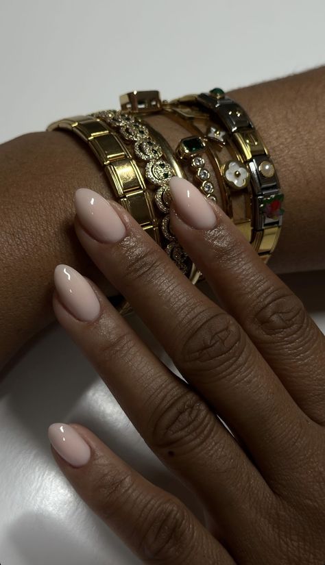 Oval Manicure Ideas, Summer Transition To Fall Nails, Oval Nails Black Women, Almond Biab Nails, Black Oval Nails, Black Girls Nails, Ongles Beiges, Oval Acrylic Nails, Nails Rose