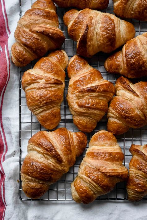 Classic French Croissants 2 Day Version Croissant Recipes, French Croissants, Making Croissants, French Croissant, Dessert Chef, Homemade Croissants, French Recipe, French Baking, Pizza Roll