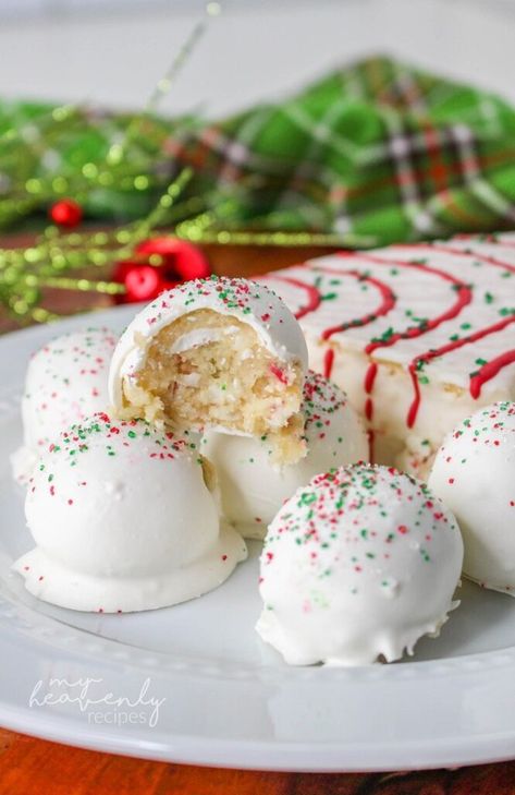 Christmas Tree Cake Balls, Christmas Cake Balls, Fake Ginger, Cookie Truffles, Easy No Bake Cookies, Cake Ball Recipes, Christmas Candies, Cake Ball, Christmas Cake Pops