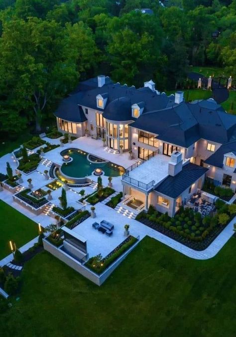 Backyard goals! 🔥🔥 - Comforting Homes Dream House Pictures, Mansion Exterior, Luxury Houses Mansions, Mansion Designs, Dream Mansion, Dream Life House, Luxury Homes Dream Houses, Dream House Interior, Design Your Dream House