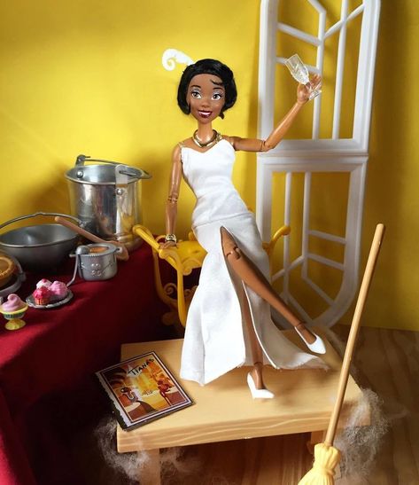 Tiana Doll, Disney Princess Barbies, Black Disney Princess, Tiana And Naveen, Repainted Dolls, Princesa Tiana, Disney Princess Tiana, Scarlett O'hara, Famous Characters