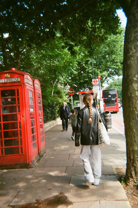 London Pictures Aesthetic, London Living Aesthetic, London Aesthetic Photos, London On Film, Summer In London Aesthetic, London Travel Aesthetic, Aesthetic London Pictures, London Inspo Pics, London Lifestyle Aesthetic