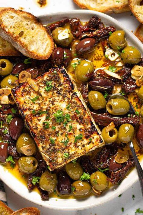 Olives Appetizer, Crispy Crostini, Feta Appetizer, Mini Aperitivos, Baked Feta Recipe, Roasted Olives, Feta Cheese Recipes, Baked Feta, Feta Recipes