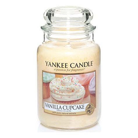 Yankee Candle Vanilla, Cupcake In A Jar, Yankee Candle Scents, Candle Obsession, Cupcake Candle, Candle Vanilla, Yankee Candles, Candle Scents, Food Candles