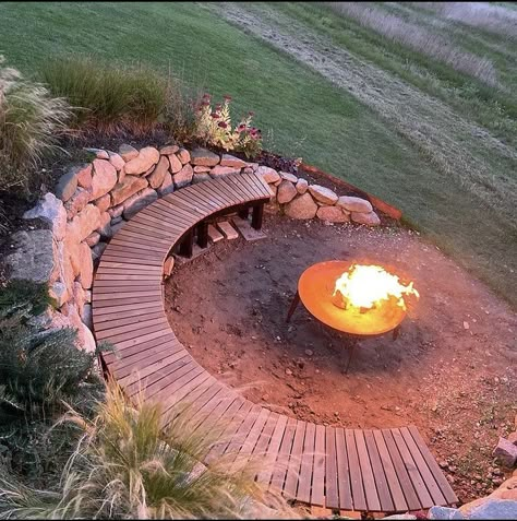 Patio Firepits, Fire Pit Landscaping, Sloped Backyard, Fire Pit Ideas, Fire Pit Designs, Garden Inspo, Backyard Fire, Outdoor Decor Backyard, Fire Pit Backyard