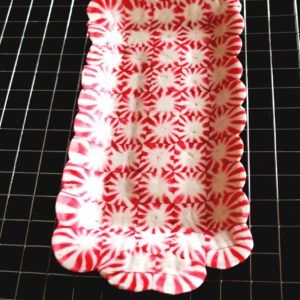 Peppermint Tray, Peppermint Crafts, Peppermint Candy Crafts, Peppermint Candy Bowl, Kid Ornaments, Work Party Ideas, Craft Ideas For School, Christmas Craft Fair Ideas, Glitter Projects