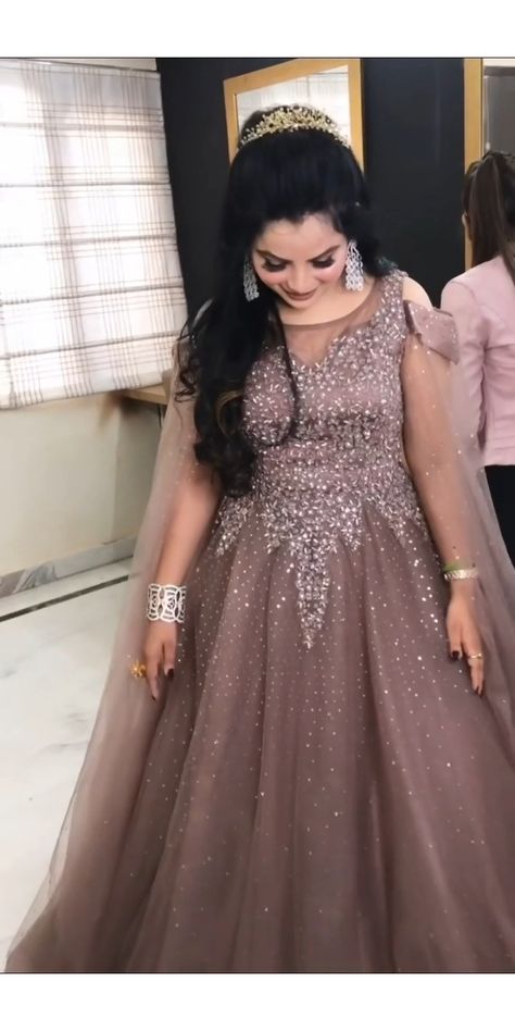 Trail Gown, Engagement Dress For Bride, Best Indian Wedding Dresses, Bridal Indian, Stylish Kurtis, Party Wear Gowns, Lace Suit, Stylish Kurtis Design, Couple Wedding Dress