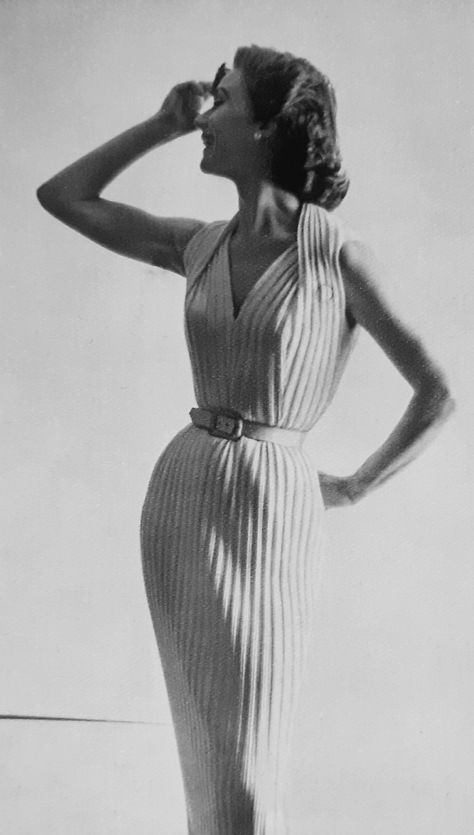 Pierre Balmain P/E 1953 "Dame Blanche". Photo Maurice Tabard. Mannequin Gigi Terwalgne. Maurice Tabard, Marc Bohan, Balmain Collection, Fashion Archive, Pierre Balmain, Vintage Clothes, Fashion Model, Fashion Inspiration, Vintage Outfits