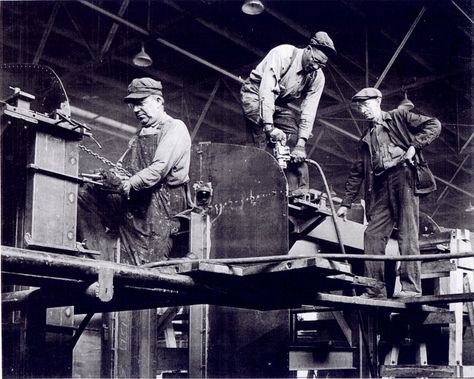 vintage factory workers Triangle Shirtwaist Factory Fire, Uss Texas, Vintage Factory, Factory Worker, Gig Economy, Steel Worker, Old Factory, Working People, Construction Worker