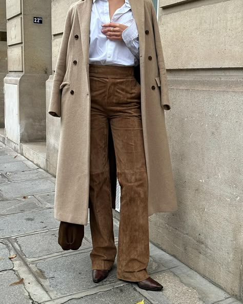 going to make these brown suede pants my entire personality because i think they deserve it Brown Suede Bell Bottoms Outfit, Brown Suede Pants Outfit, Suede Pants Outfit, Brown Suede Pants, Cute Outfits For Work, Thrift Outfit, Suede Trousers, Brown Pants Outfit, Bell Bottoms Outfit