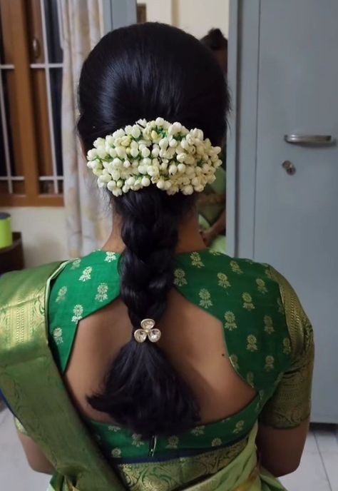 Simple Hairstyles With Flowers, Hair Styles For Function Indian, Simple Hairstyle For Engagement, Hairstyles For Indian Wedding Simple, Hairstyles Function, Saree Hairstyles Simple, Simple Hairstyle For Saree, Indian Hairstyles For Saree, Simple Bridal Hairstyle